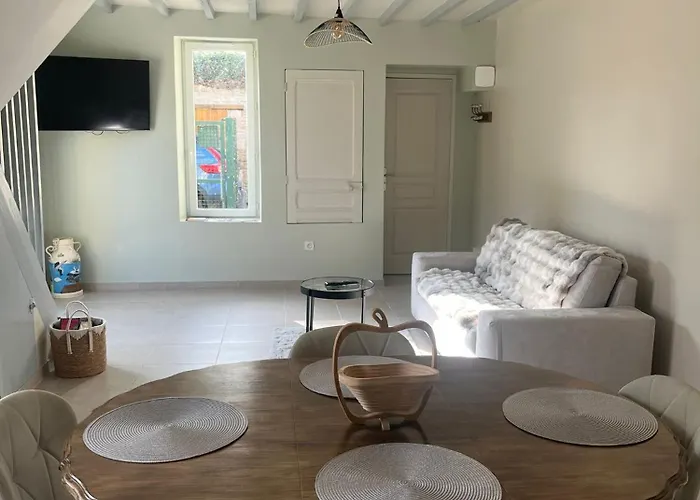 Jolie Maison Pour Escapade Coccooning A La Campagne Airan